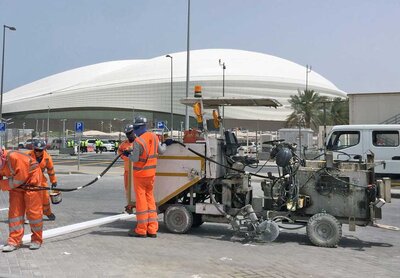 H16 mit zusätzlichem Kaltfarben-Behälter 24 ltr, für Handarbeiten - neues Fußballstadion für FIFA World Cup 2022 Al Wakrah-Doha in Qatar
